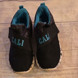 Black and Blue Slip-On Sneakers with Minimalist Design